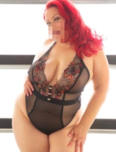 Curvy deliciosa fiestera con ganas de sexo a tope