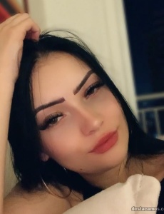 Ella lleva en cada detalle una belleza que