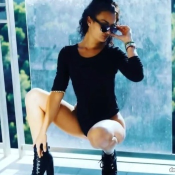 Amanda recién llegada a benidorm cuéntame lo que quieres e iremos a otra dimensión, Benidorm