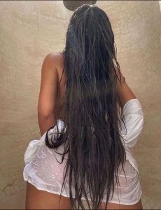 Mujer complaciente sin limites en la cama