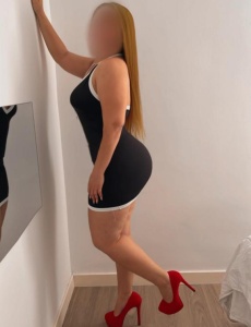Karol hermosa curvy