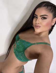 Hanna hermosa latina dulce y sensual