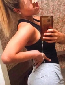 Joven española muy cariñosa