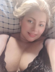 Rubia fiestera lujuria pasion