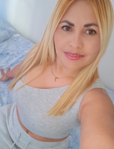 Latina muy tentadora dispuesta a complacerte…