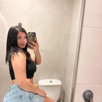Hola que tal, soy sofía, una chica venezolana de 22 años muy divertida y femenina, con ganas de conocer chicos para comp, Alicante