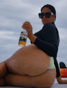 Bella morena muy cachonda a tope