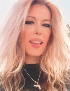 Hola soy marisa a la rubita treatment españolaza independen