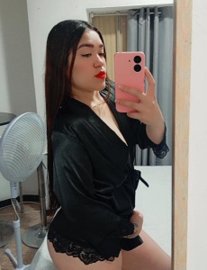 Me llamo Mariana, una mujer latina que combina