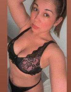 Flor ardiente y fogosa vengo ah complacerte en todo lo q quieras pasaremos momentos ricos