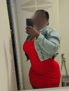 Una morenita con unas curvas muy ricas escríbeme