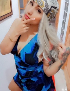Hermosa mujer rubia sexi, todo un volcán