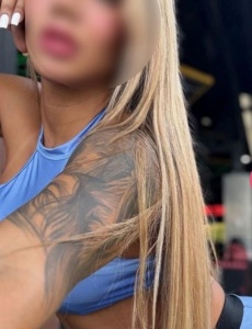Hola, soy Khloe, una latina de presencia cautivadora