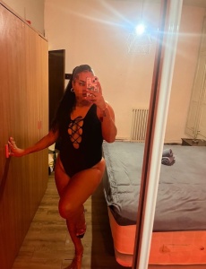Emily nueva latina por esta zona