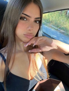 Cintia · elegancia y distinción - 19 años