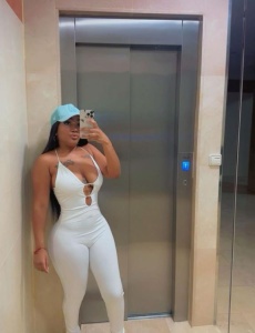 Colombianita super salidas 24 horas