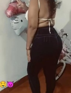 Recien llegada chica rizada muy hermosa