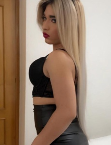 Latina de curvas para tu relax completo