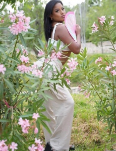 Hola soy karla una hermosa morena de visita en alicante