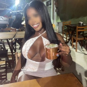 Hermosa mulata llega a elche, Elche