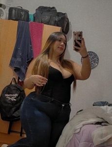Curvy colombiana