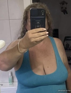 Nerea mujer madura y cariñosa