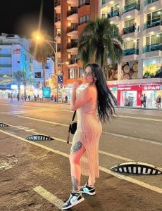 Hola, soy Carolina, una hermosa colombiana tatuada con