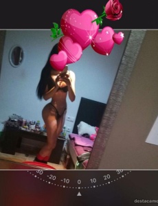 Latina morena alta voluptuosa cariñosa y complaciente