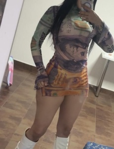 Latina hermosa en elche paisita