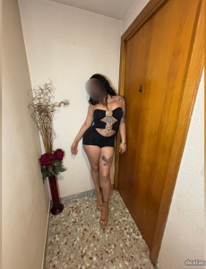 Perla, guapa, alegre y dispuesta