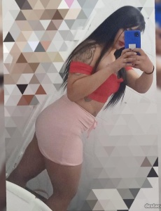 Nahomy dulce y tierna universitaria tatuada