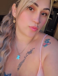 Hola soy andrea hermosa y boluctuosa chica de paso en torrevieja