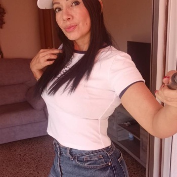 Linda chica de 38 años último día en irun, Alicante