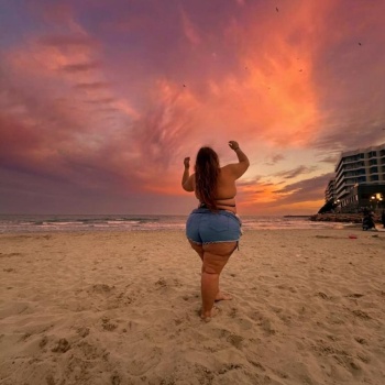 Curvy colombiana, Alicante