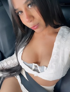 Soy una dama en público y muy traviesa en la cama.
