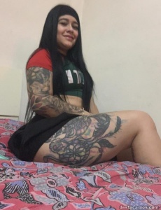Abril chica latina