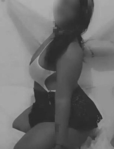 Morenaza deseosa con ganas de una buena follada