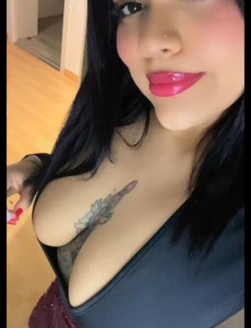 Jovencita cariñosa y llena de aventuras