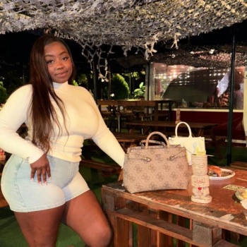 Morena con curvas novedad en elche, Elche