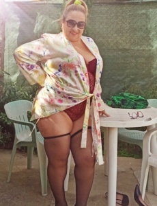 Soy cristal señora madurita educada estoy en Torrevieja piso privado soy encanta