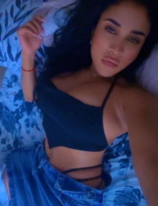 Luna mujer guapa disponible 