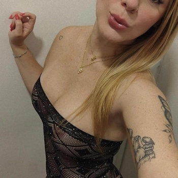 Luna besitos muy calientes y mojados..., Elda