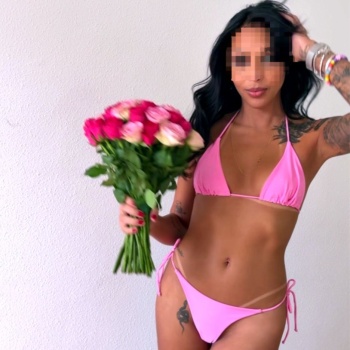 Rosa brasileño nuevo en el negocio y recién llegado a la ciudad. 23 años., Elche